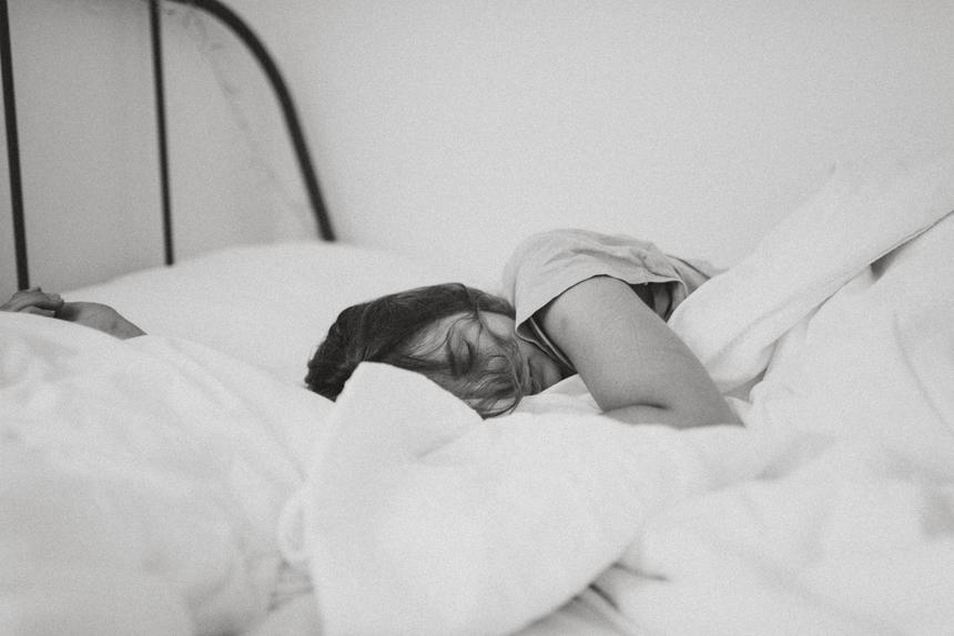 Según un estudio, dormir menos de 6 horas aumenta en un 27% las probabilidades de presentar ateroesclerosis.